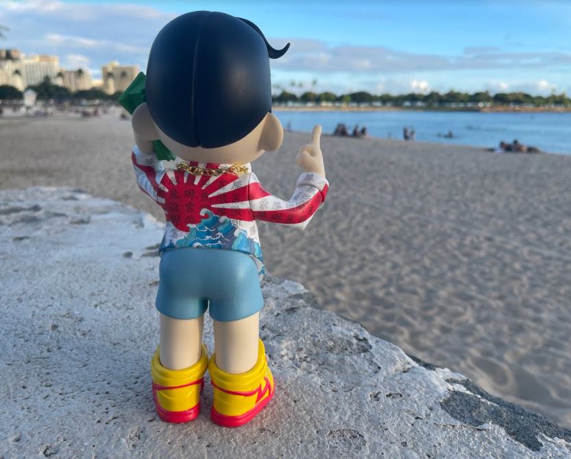 Money&#39;s Calling Hawaiian by Sanchez Designs x Martian Toys